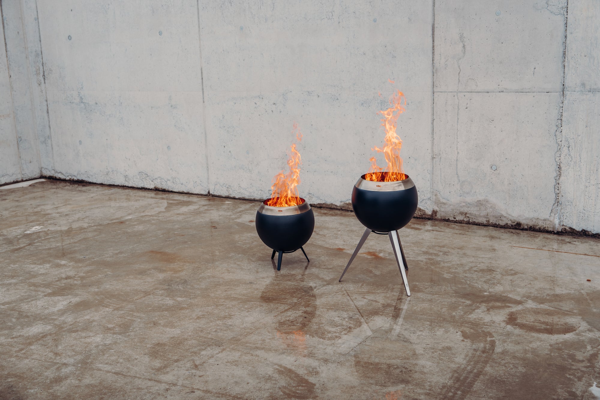 höfats MOON 45 Feuerschale mit hohem Fuß