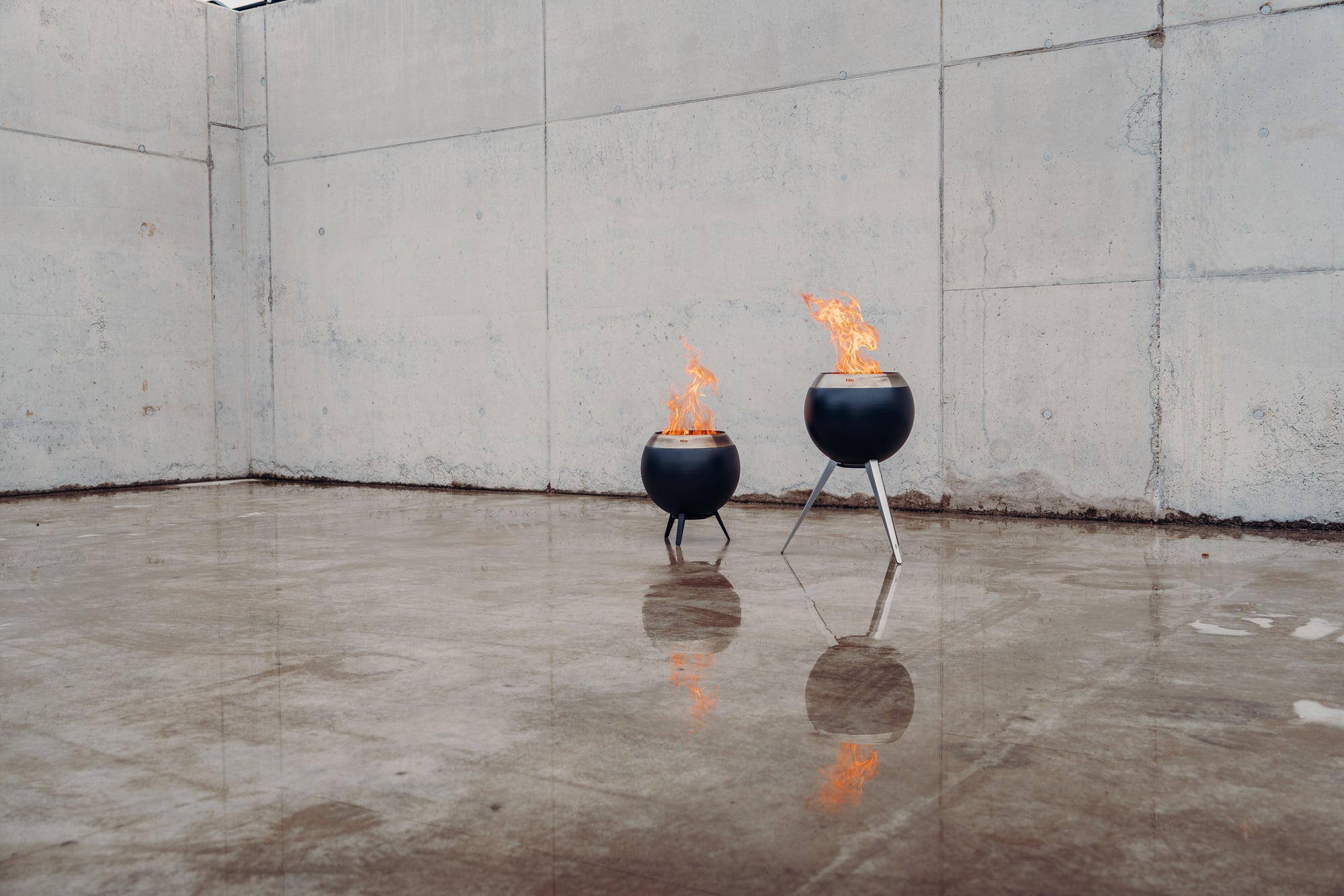 höfats MOON 45 Feuerschale mit hohem Fuß