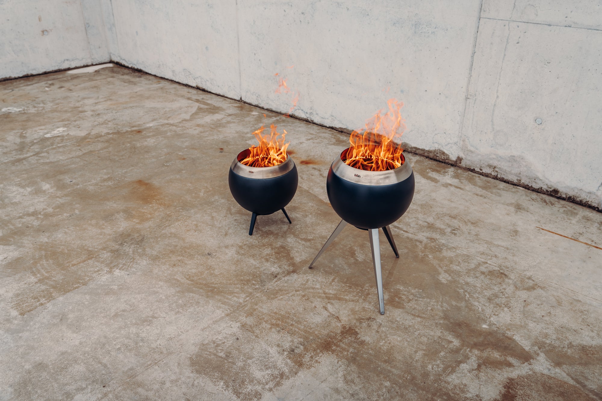 höfats MOON 45 Feuerschale mit hohem Fuß