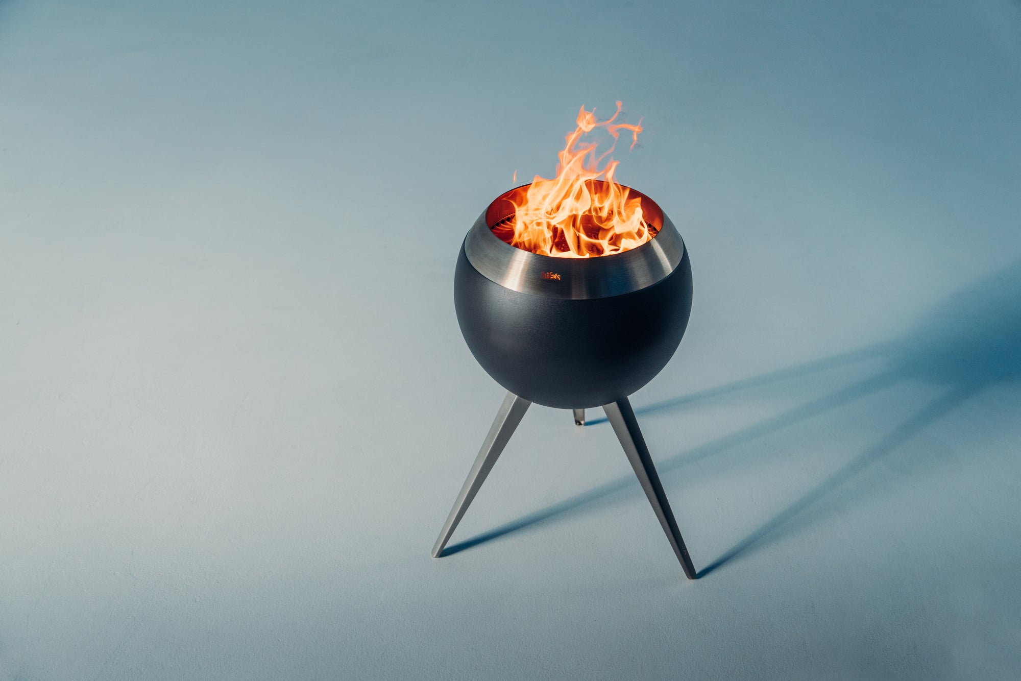 höfats MOON 45 Feuerschale mit hohem Fuß